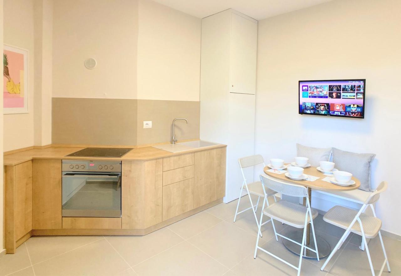 13 Eur For Monthly Stay - Home By The Sea - Hbs Golem  Extérieur photo